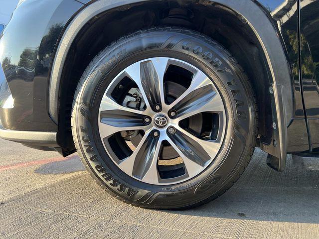 used 2021 Toyota Highlander car, priced at $30,651