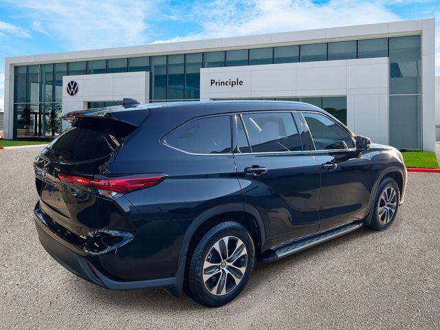 used 2021 Toyota Highlander car, priced at $30,651