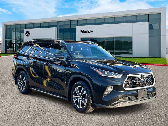 used 2021 Toyota Highlander car, priced at $30,651