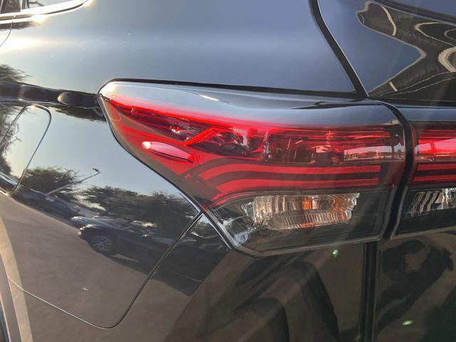 used 2021 Toyota Highlander car, priced at $30,651