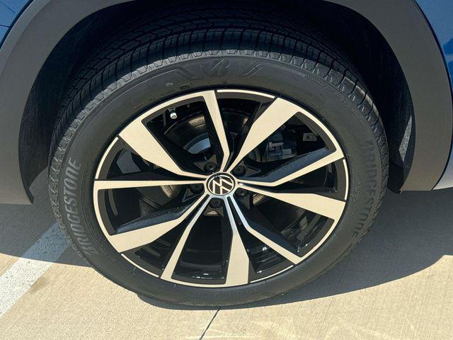 new 2025 Volkswagen Atlas car, priced at $52,470
