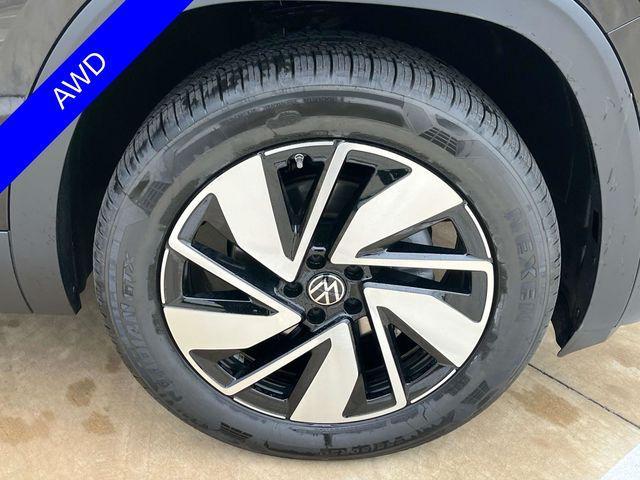 new 2025 Volkswagen Atlas car, priced at $49,034