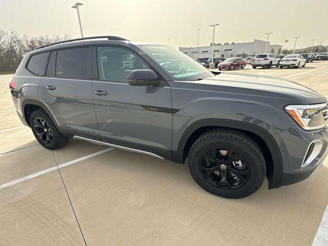 new 2025 Volkswagen Atlas car, priced at $46,680