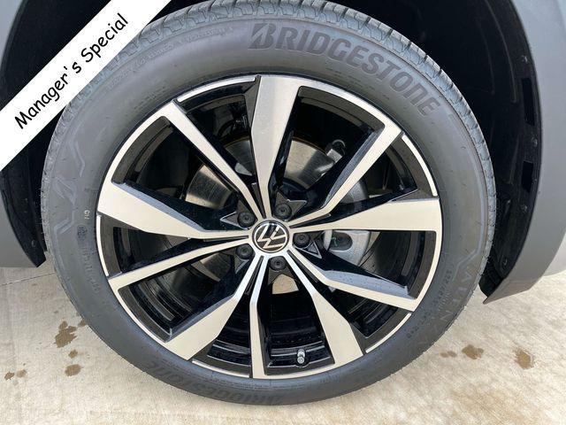 new 2025 Volkswagen Atlas car, priced at $51,971