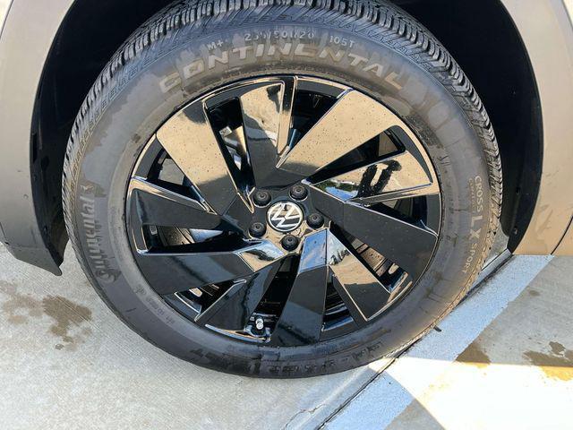 new 2025 Volkswagen Atlas car, priced at $43,497