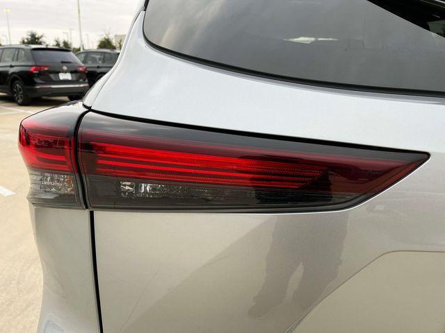 used 2024 Toyota Highlander car, priced at $40,312