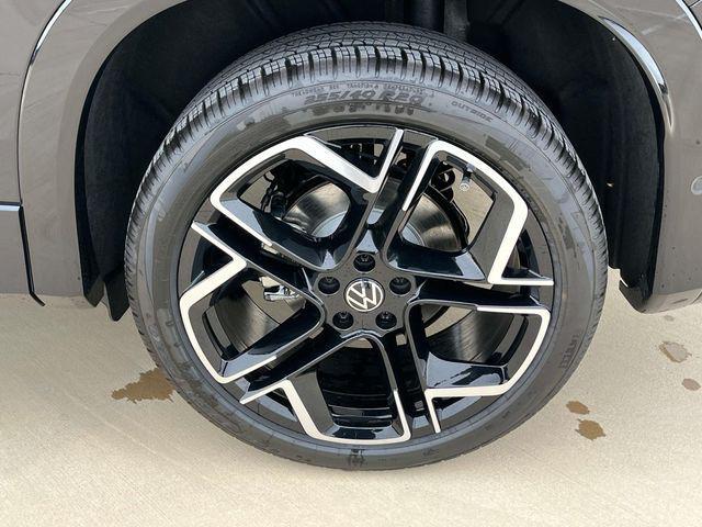 new 2025 Volkswagen Tiguan car, priced at $41,676