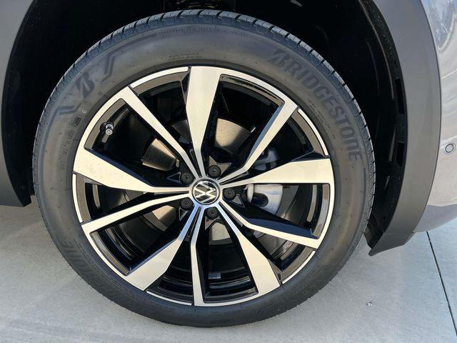 new 2025 Volkswagen Atlas car, priced at $52,446