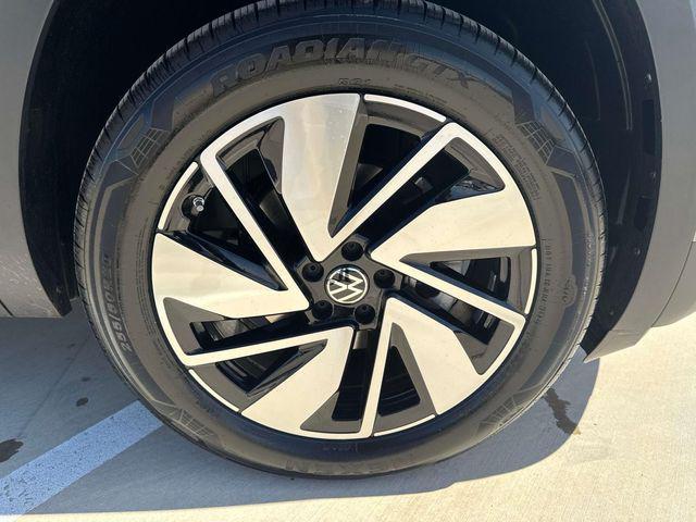 new 2025 Volkswagen Atlas car, priced at $47,670