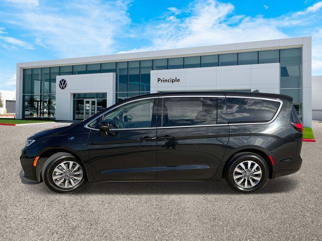 used 2022 Chrysler Pacifica car, priced at $21,400