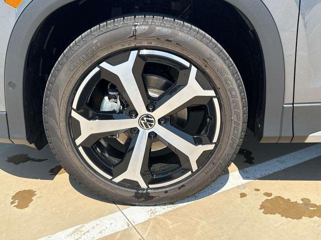 new 2025 Volkswagen Tiguan car, priced at $33,216