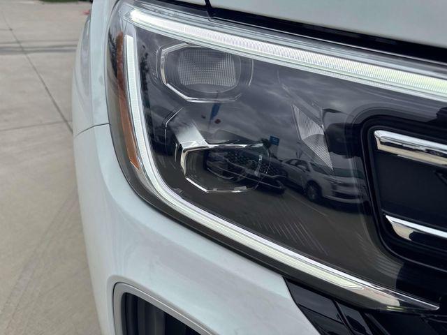 new 2025 Volkswagen Atlas car, priced at $45,038