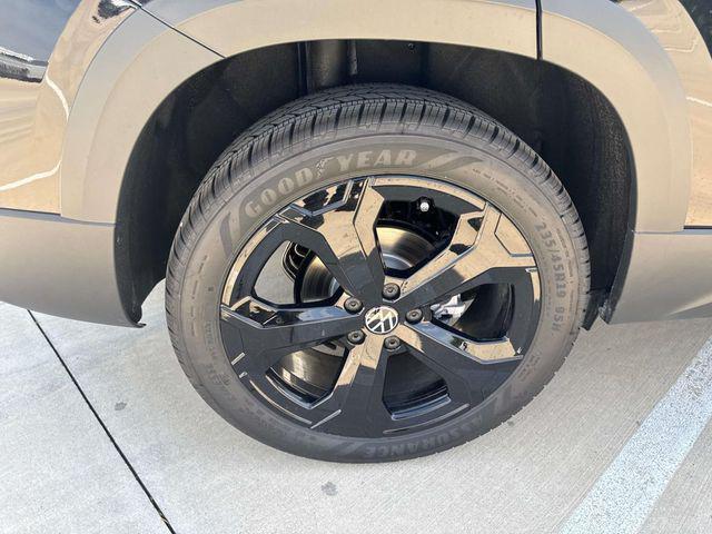 new 2025 Volkswagen Taos car, priced at $35,348