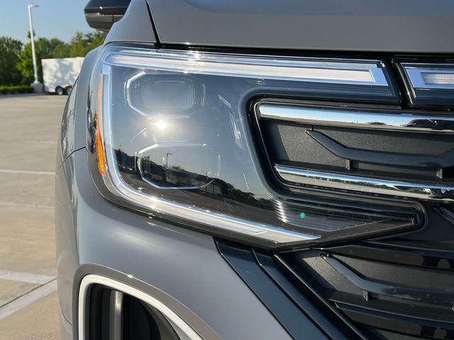 new 2025 Volkswagen Atlas car, priced at $46,680