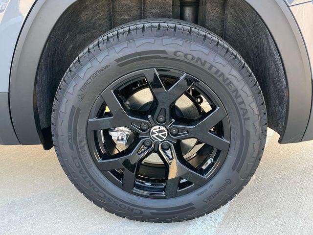 new 2025 Volkswagen Atlas car, priced at $46,680