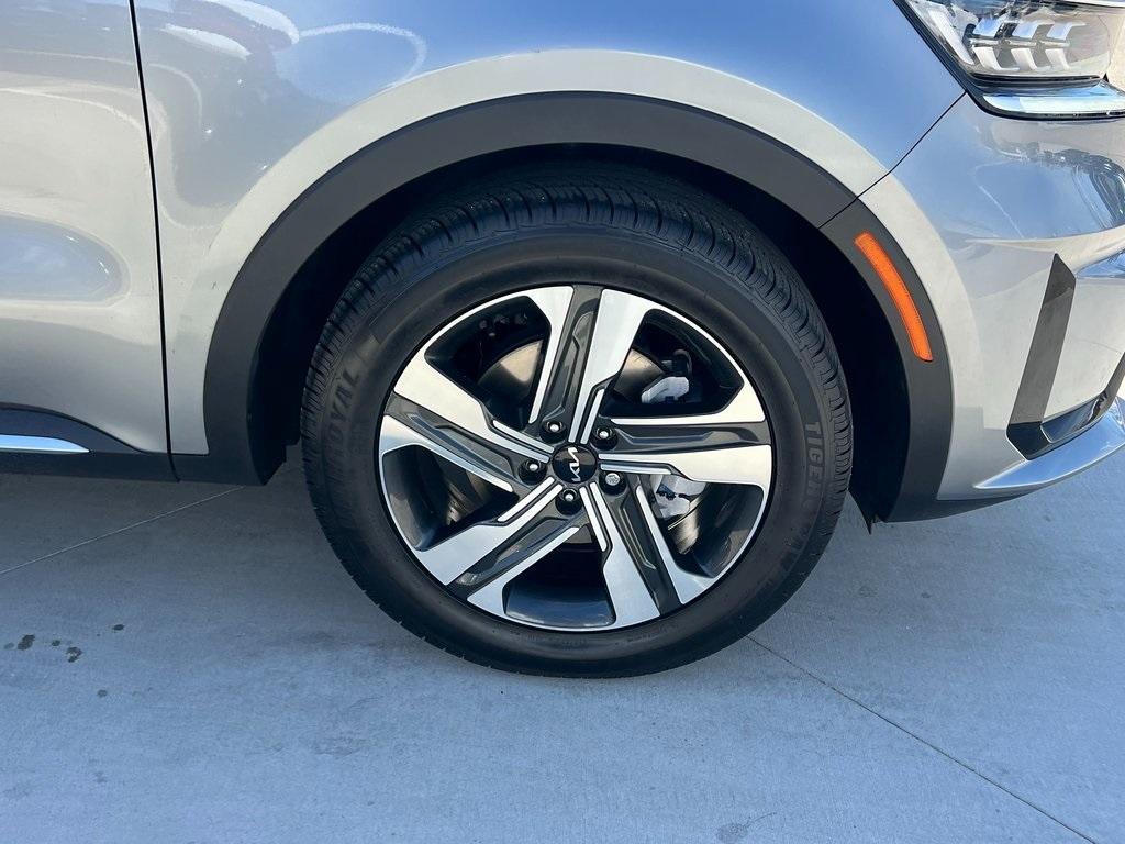 used 2023 Kia Sorento Plug-In Hybrid car, priced at $34,995
