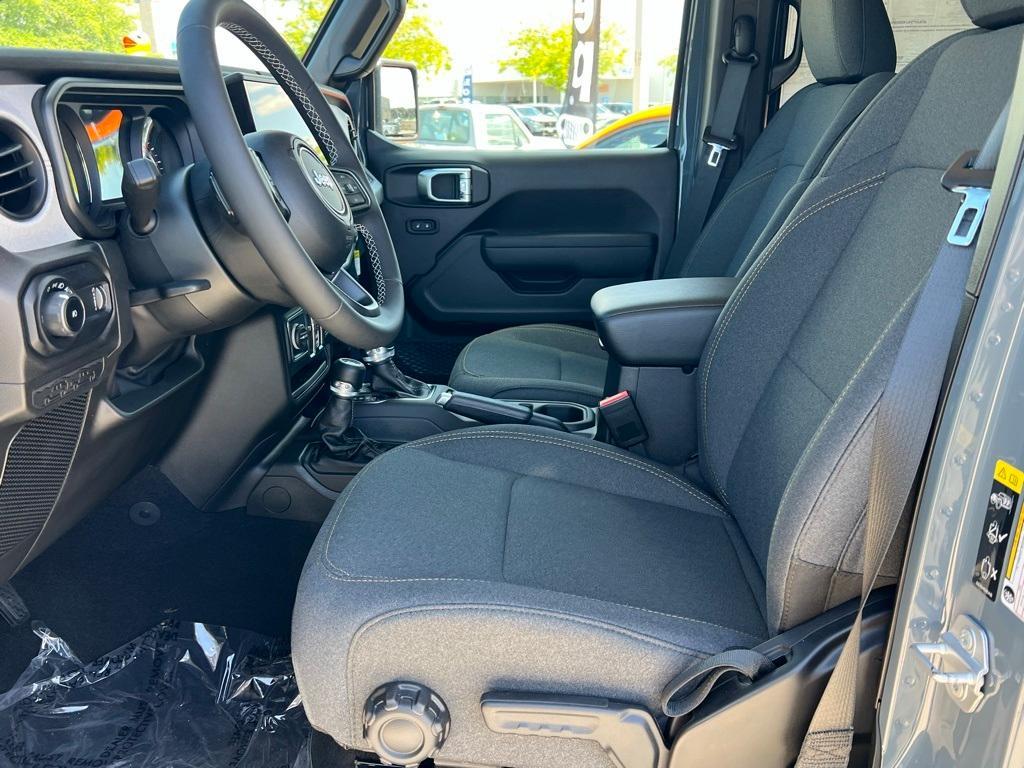 new 2025 Jeep Wrangler car, priced at $46,181