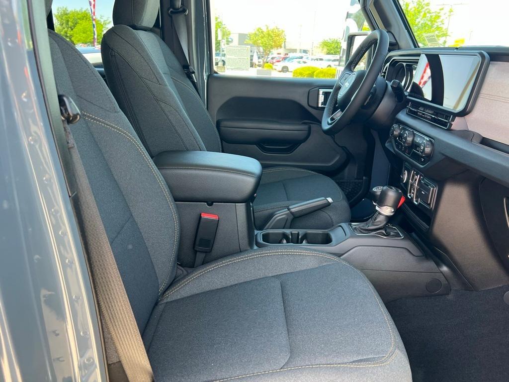 new 2025 Jeep Wrangler car, priced at $46,181