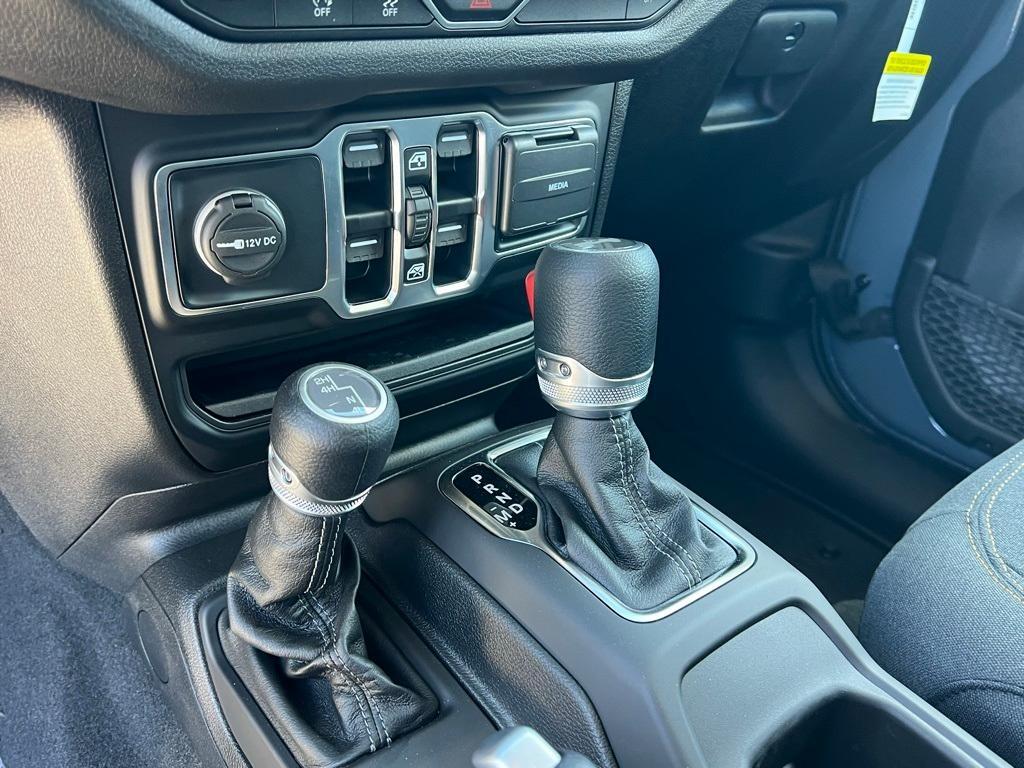new 2025 Jeep Wrangler car, priced at $46,181