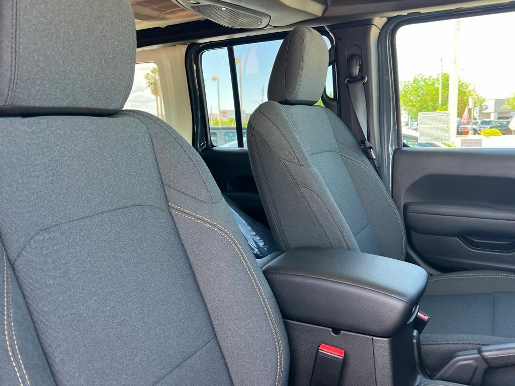 new 2025 Jeep Wrangler car, priced at $46,181