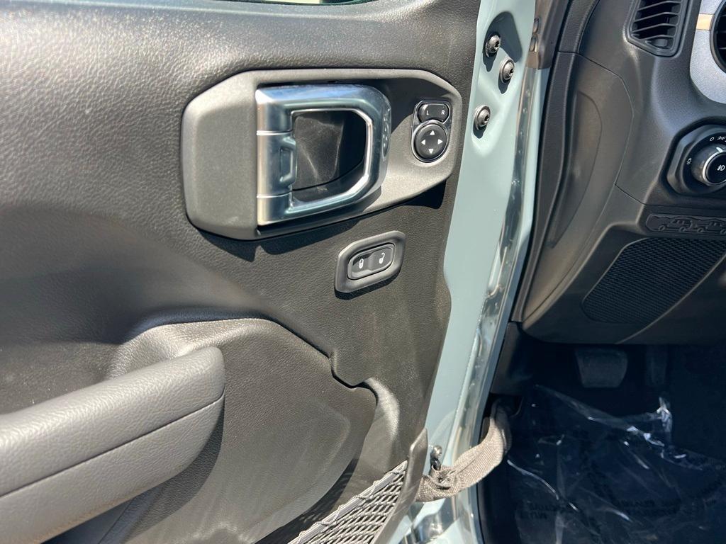new 2025 Jeep Wrangler car, priced at $46,181