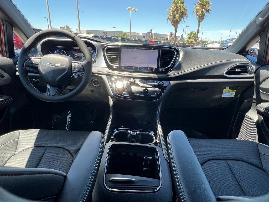 new 2025 Chrysler Pacifica car, priced at $52,060