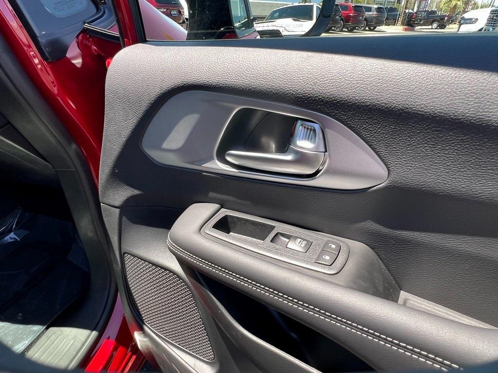 new 2025 Chrysler Pacifica car, priced at $52,060