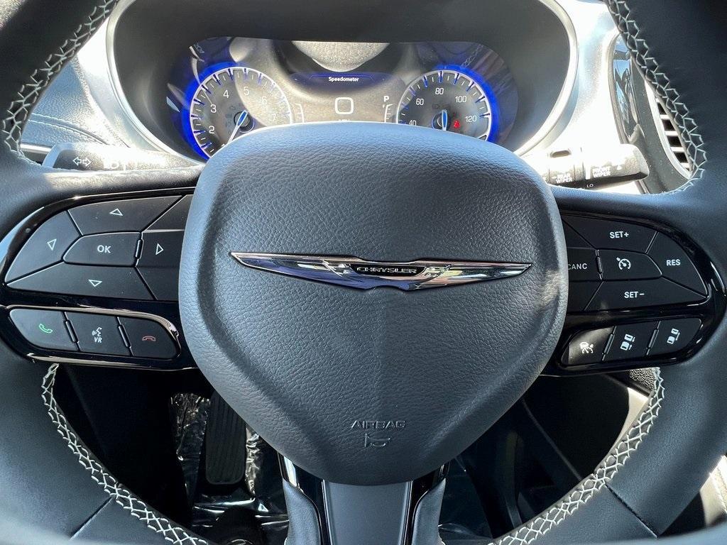 new 2025 Chrysler Pacifica car, priced at $52,060