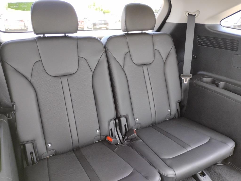 used 2024 Kia Sorento car, priced at $37,397