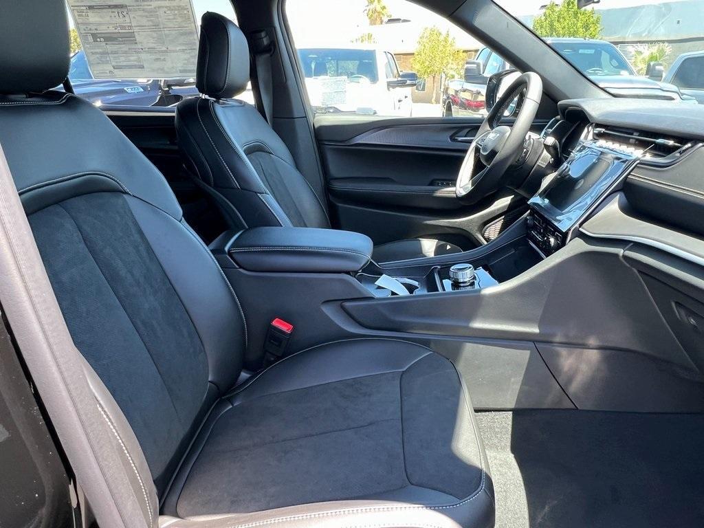 new 2025 Jeep Grand Cherokee L car, priced at $45,212
