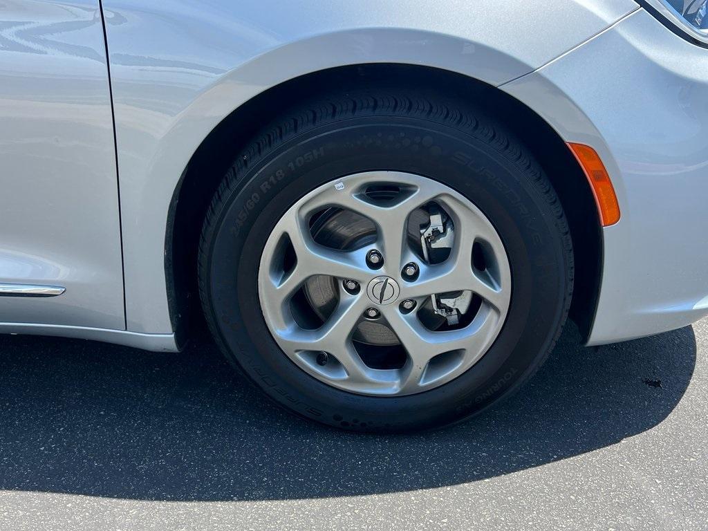 used 2023 Chrysler Pacifica car, priced at $32,008