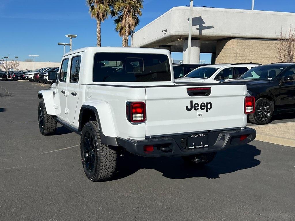 new 2025 Jeep Gladiator car, priced at $42,830