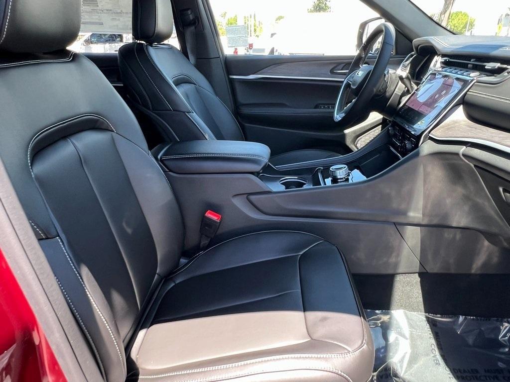 new 2025 Jeep Grand Cherokee L car, priced at $49,082