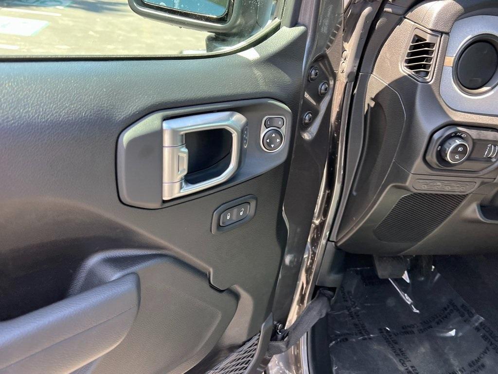new 2025 Jeep Gladiator car, priced at $42,425