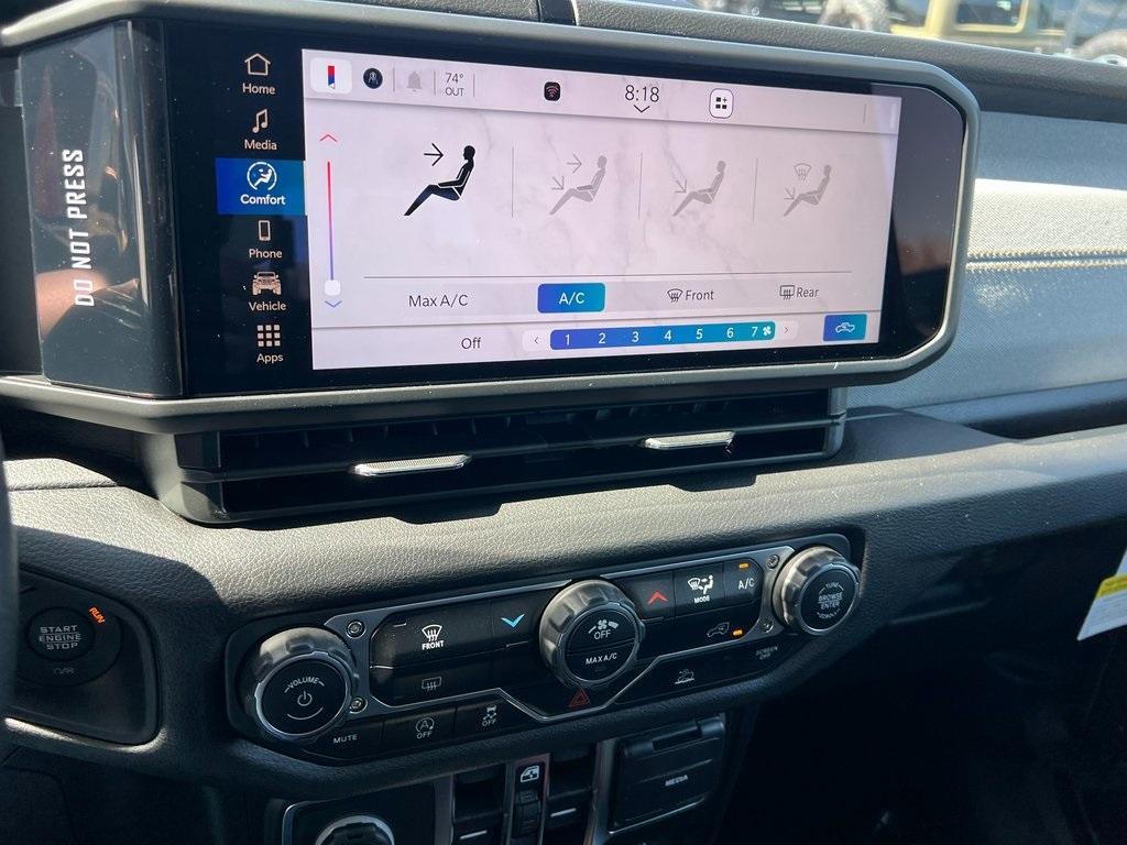 new 2025 Jeep Gladiator car, priced at $42,425