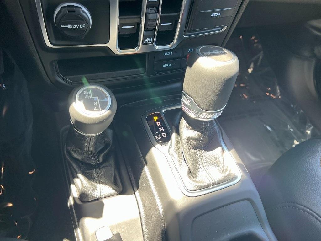 new 2025 Jeep Gladiator car, priced at $45,640