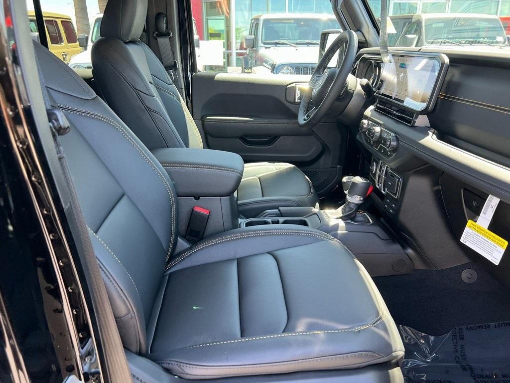new 2025 Jeep Gladiator car, priced at $45,640