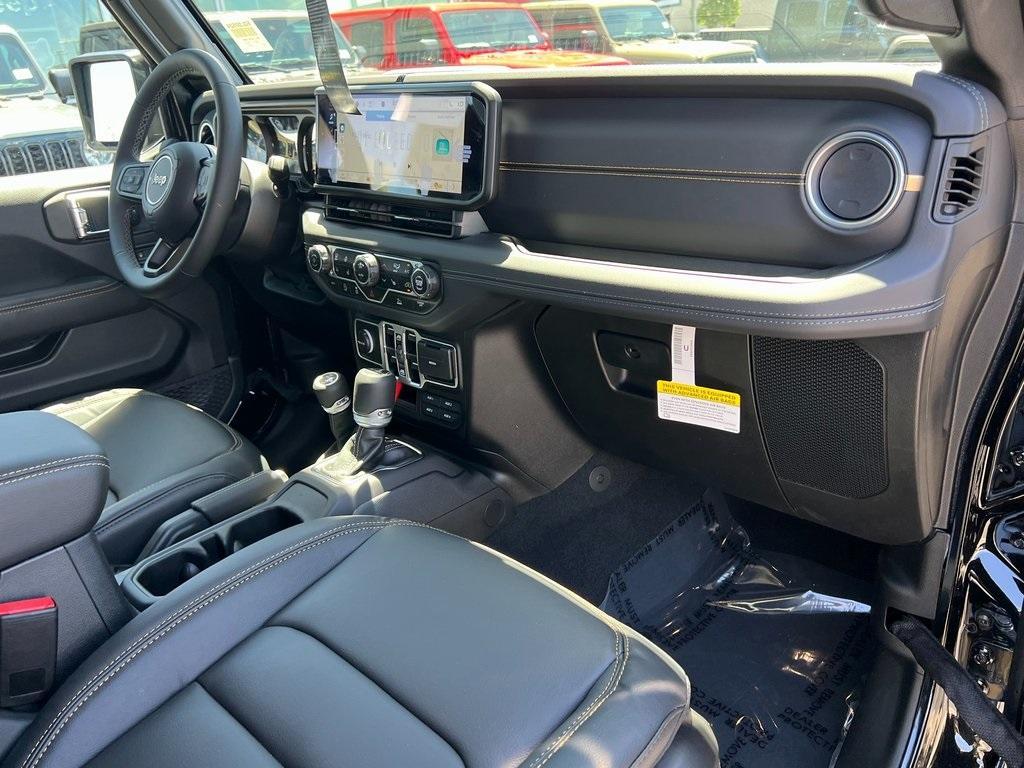 new 2025 Jeep Gladiator car, priced at $45,640
