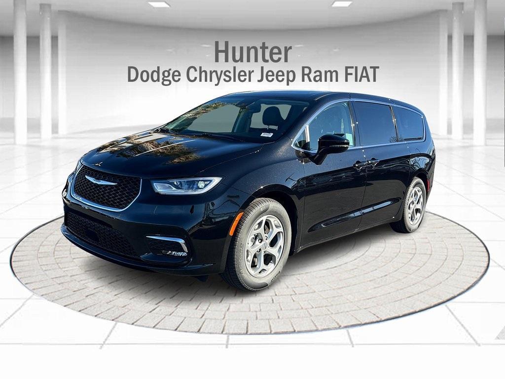 new 2024 Chrysler Pacifica car, priced at $44,815