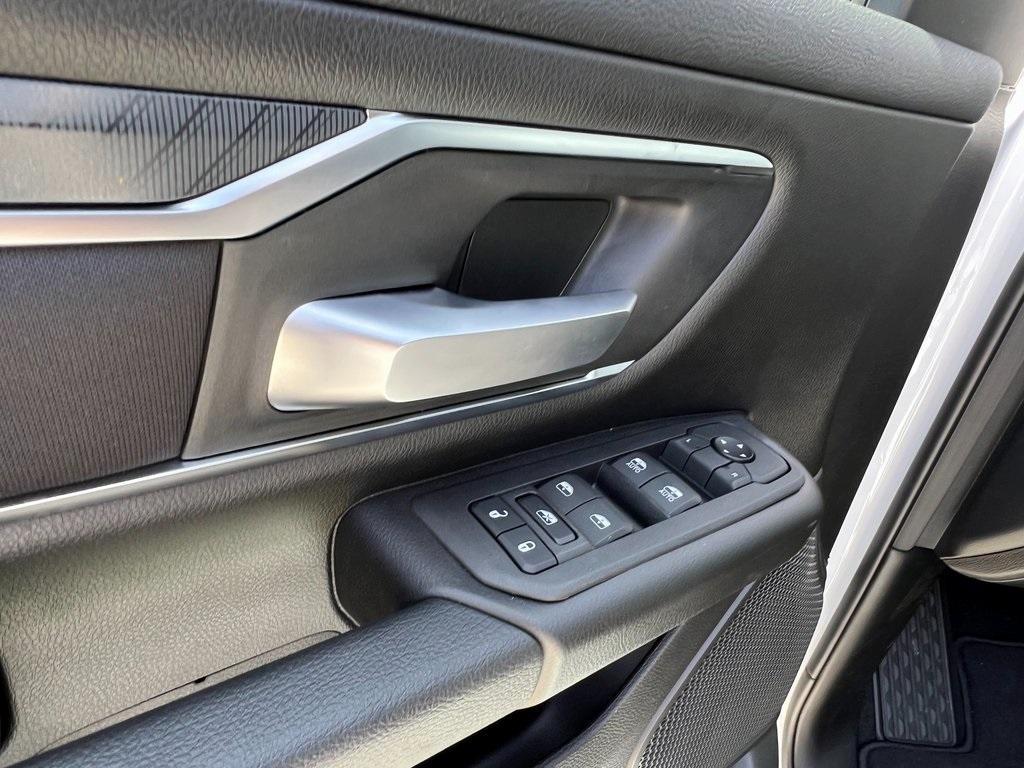 new 2025 Ram 1500 car, priced at $43,777
