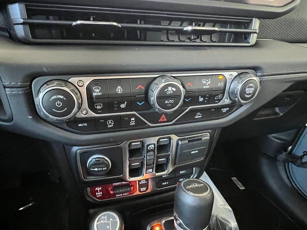 new 2025 Jeep Gladiator car, priced at $50,140