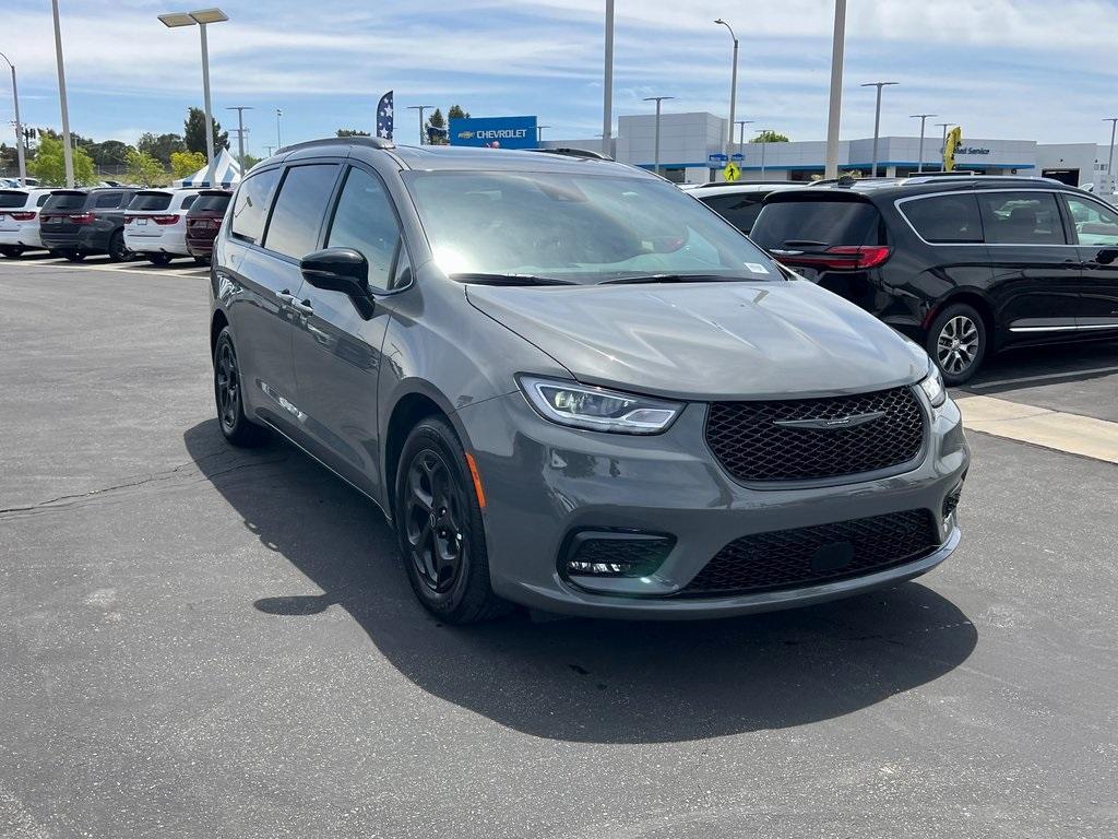 new 2025 Chrysler Pacifica Hybrid car, priced at $52,775