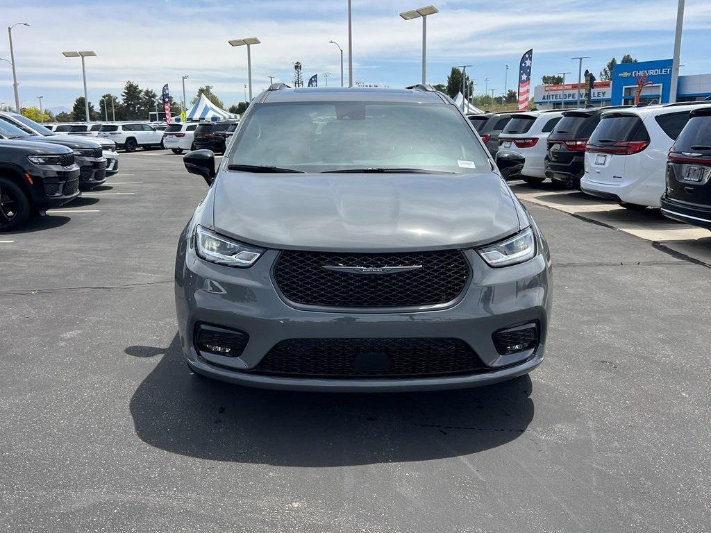 new 2025 Chrysler Pacifica Hybrid car, priced at $52,775