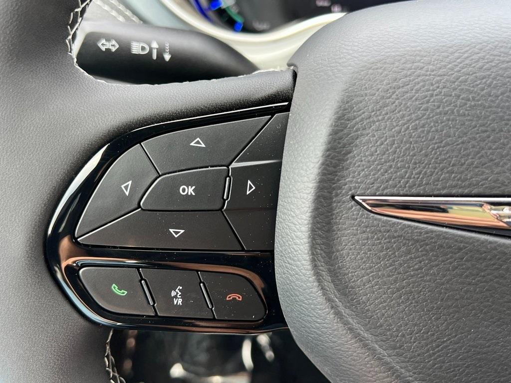 new 2025 Chrysler Pacifica Hybrid car, priced at $52,775