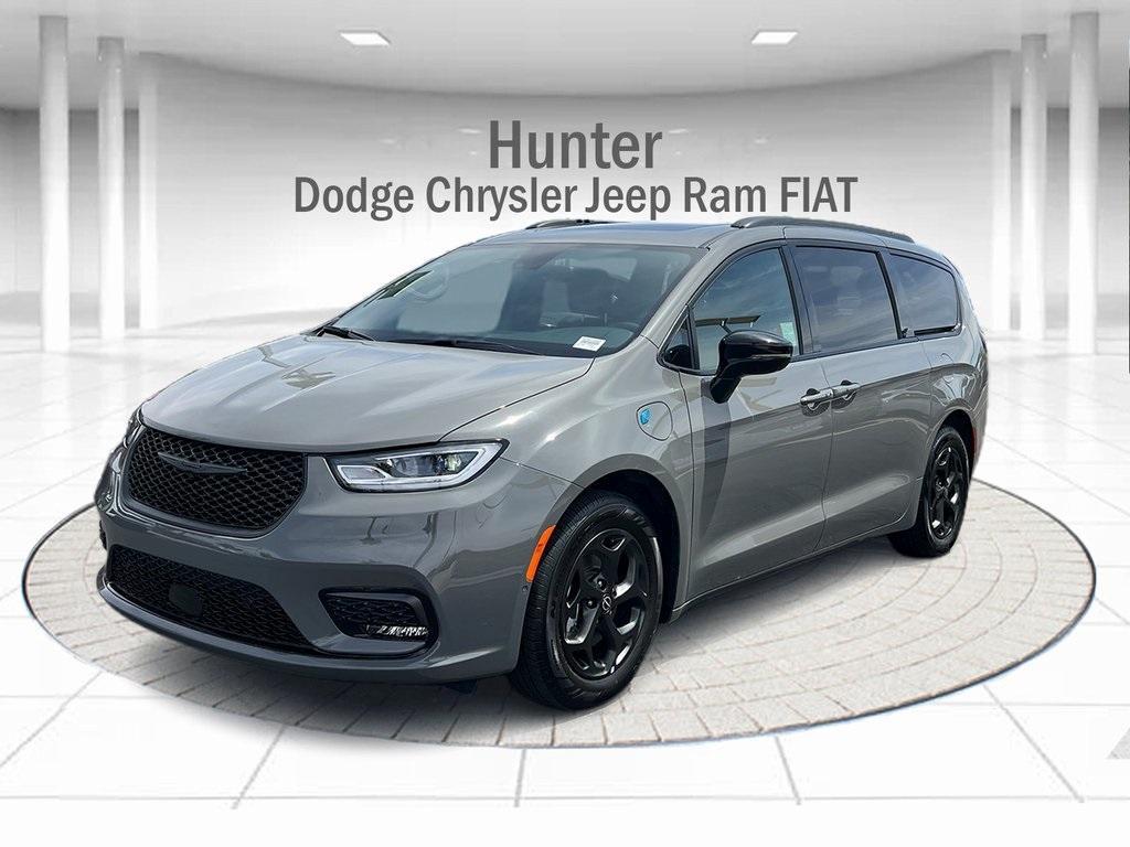 new 2025 Chrysler Pacifica Hybrid car, priced at $52,775