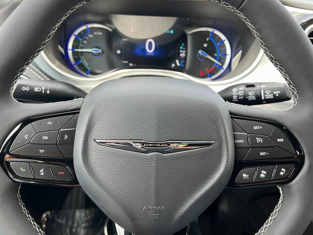 new 2025 Chrysler Pacifica Hybrid car, priced at $52,775