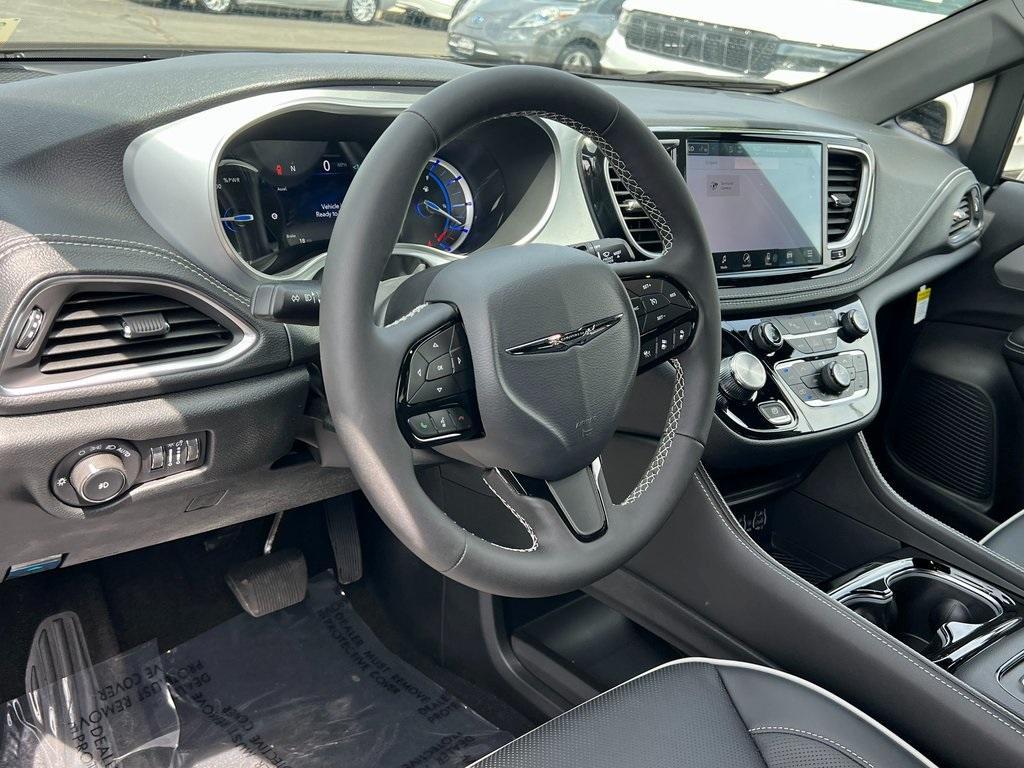 new 2025 Chrysler Pacifica Hybrid car, priced at $52,775