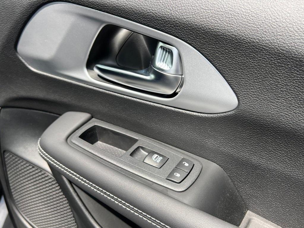 new 2025 Chrysler Pacifica Hybrid car, priced at $52,775