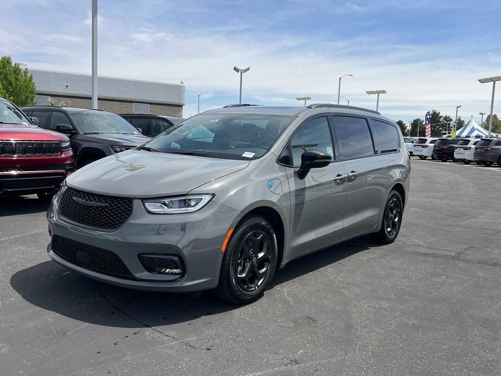 new 2025 Chrysler Pacifica Hybrid car, priced at $52,775