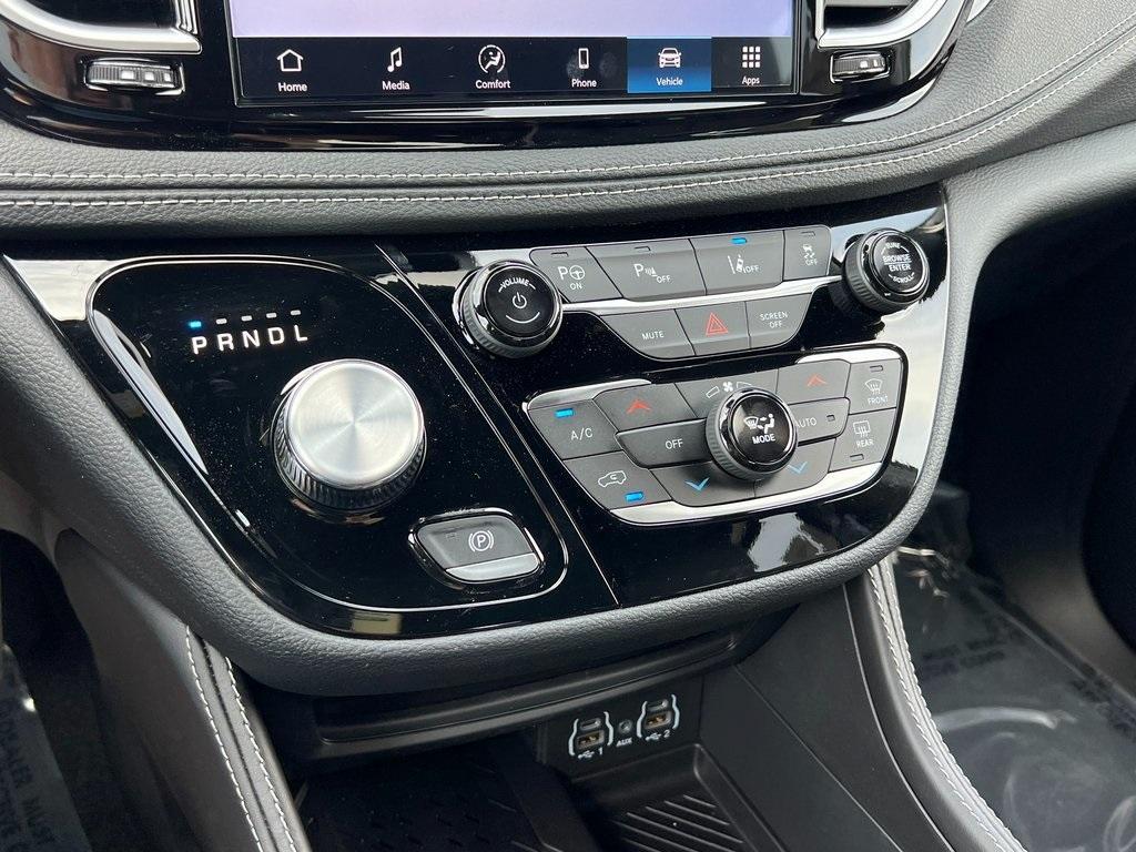 new 2025 Chrysler Pacifica Hybrid car, priced at $52,775